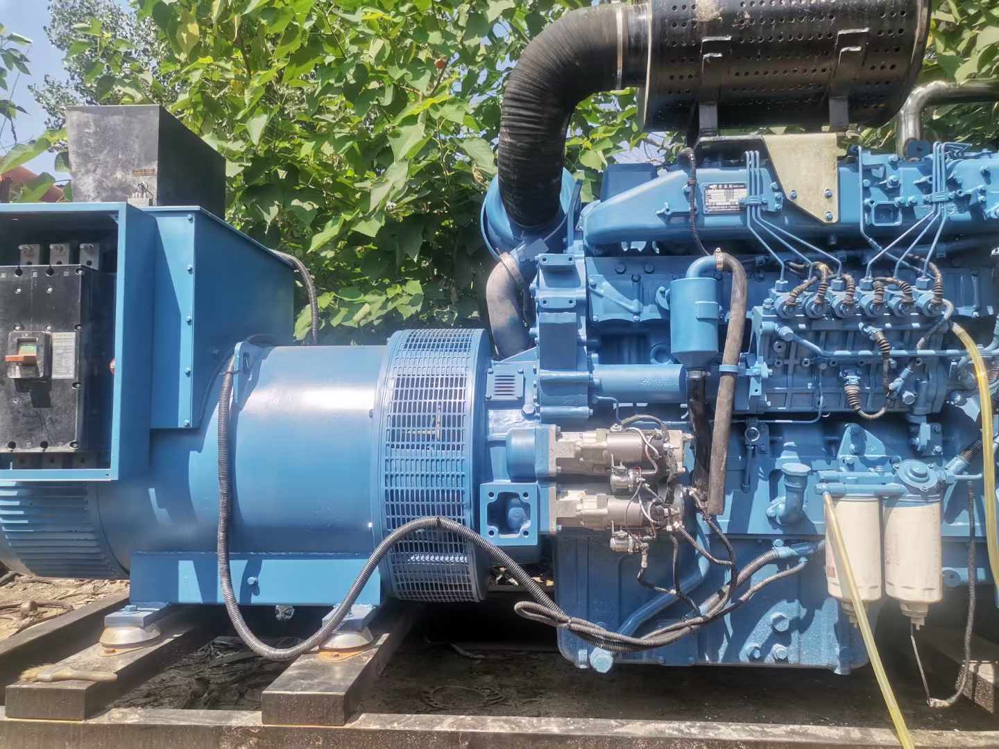 掇刀详细说明降低 800kW 柴油发电机输出电流波动的方法