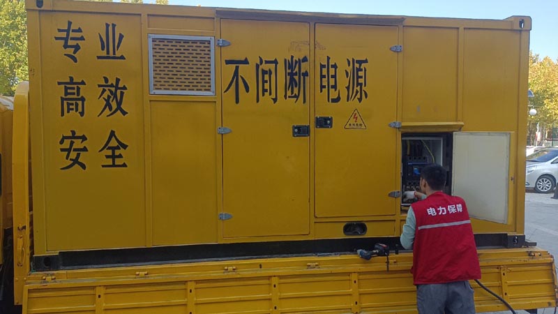 掇刀柴油发电机组和UPS电源配合使用时，如何避免切换过程中的电力中断？