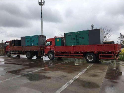 掇刀涂抹密封胶后，需要等待多长时间才能安装水冷式机油散热器密封件？